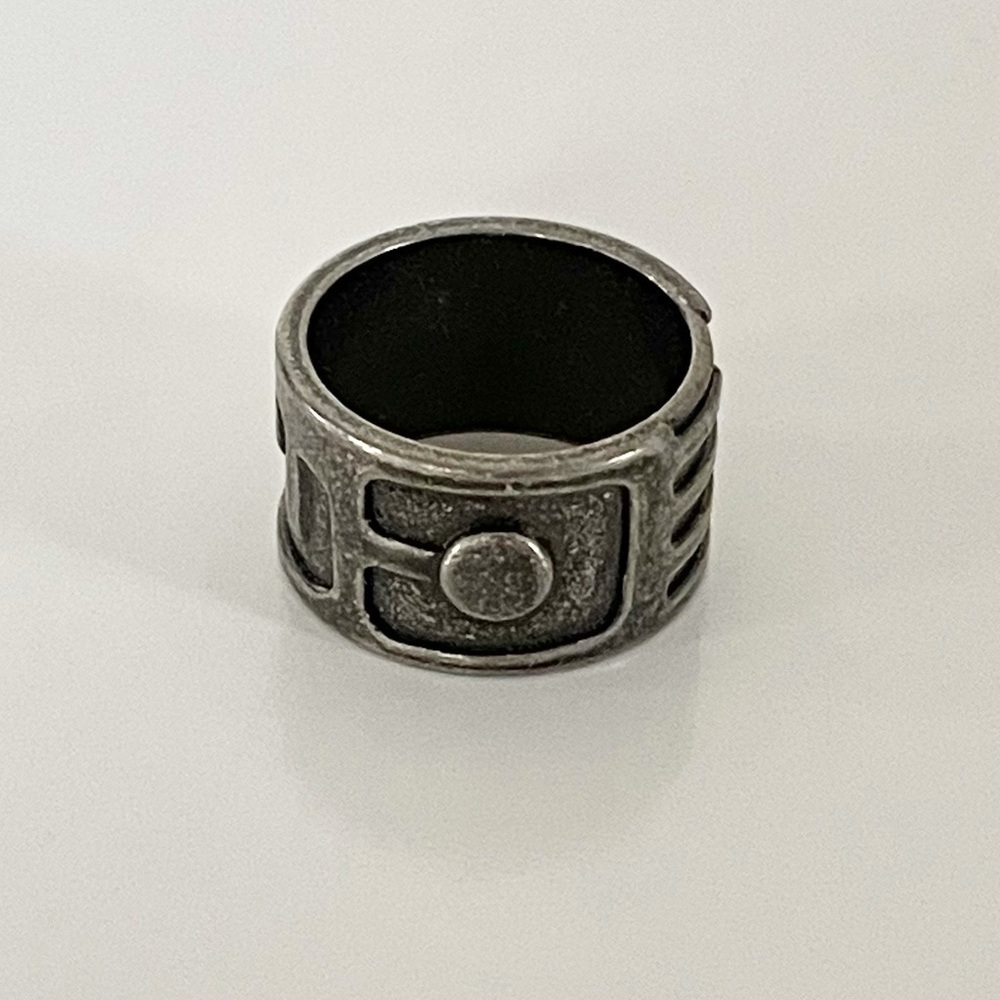 Stylish Gray Metal Ring with Accents 2.5” Circumference - Picture 9 of 14